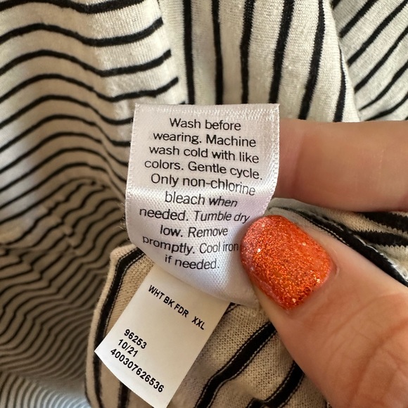 Black and white stripe plus size top xxl - Picture 5 of 9